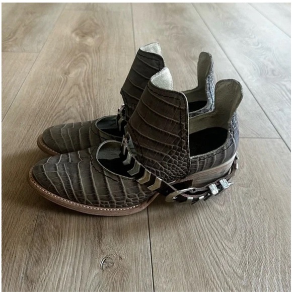 Freebird by Steven Blade Stone Crocodile Pattern Leather Ankle Boots size 8 - Picture 3 of 7